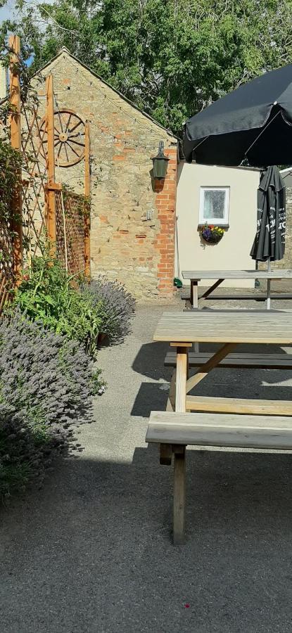 The Swan Hotel Eynsham Exteriör bild