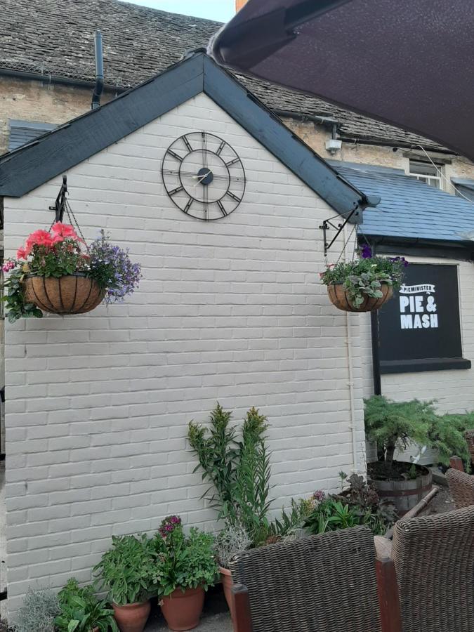 The Swan Hotel Eynsham Exteriör bild